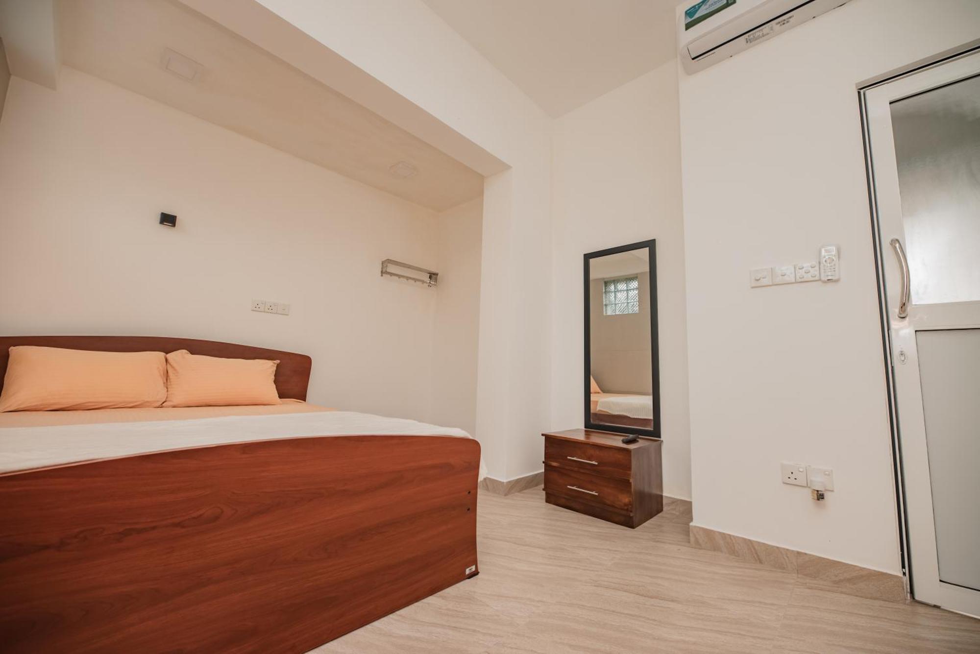 Nnr Wattala Hotel Exterior foto